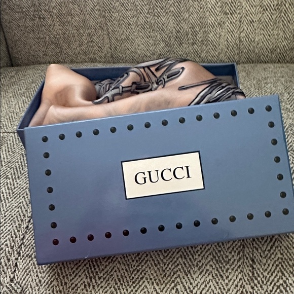 Gucci Horse Pink Silk Scarf with Gucci Designer Box - Picture 2 of 13